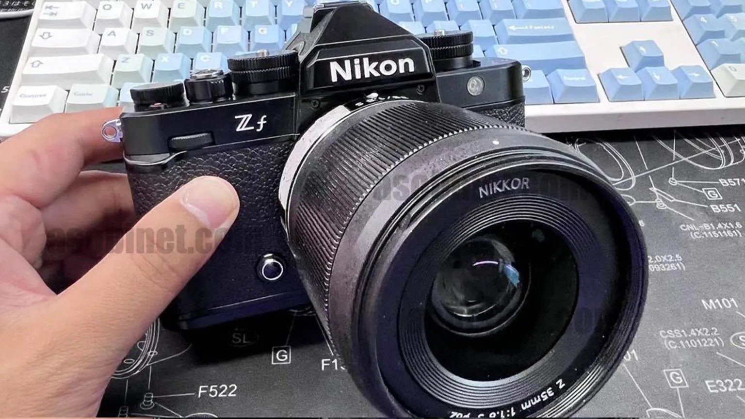 nikon retro mirrorless
